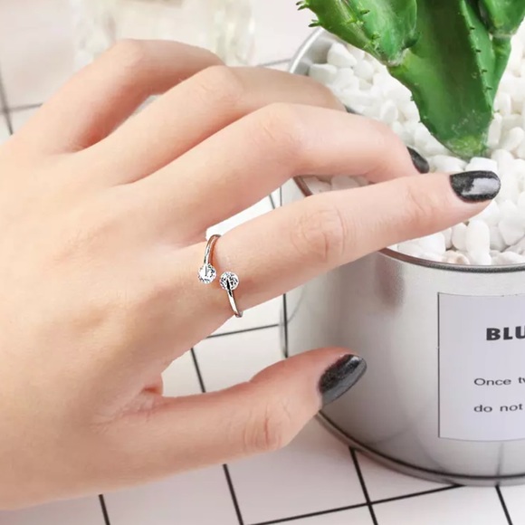 π₯ Silver Delicate Adjustable Ring - Picture 2 of 3